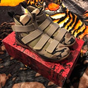 Nike Lebron Soldier XI